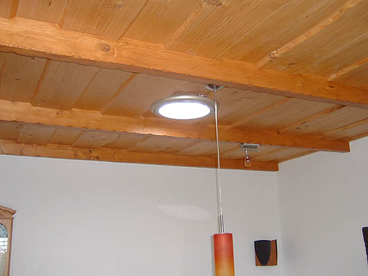 Osvetlenie drevenho stropu